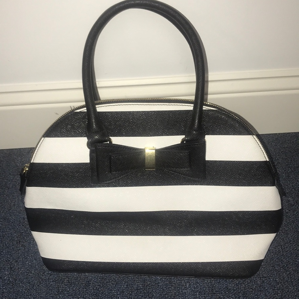 CUTE BLACK & WHITE BAG🖤🤍✨